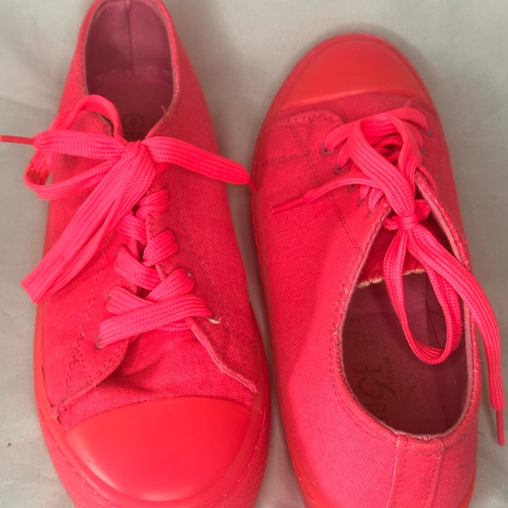 Rouge Helium Pink LowTop Sneakers
